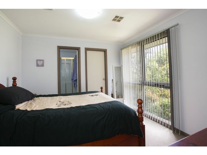 11 Frances Crescent, Cranbourne North VIC 3977