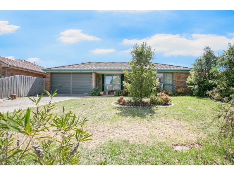 11 Frances Crescent, Cranbourne North VIC 3977