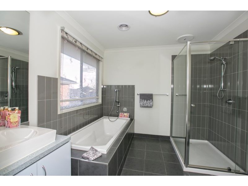 5 Colendy Close, Lyndhurst VIC 3975