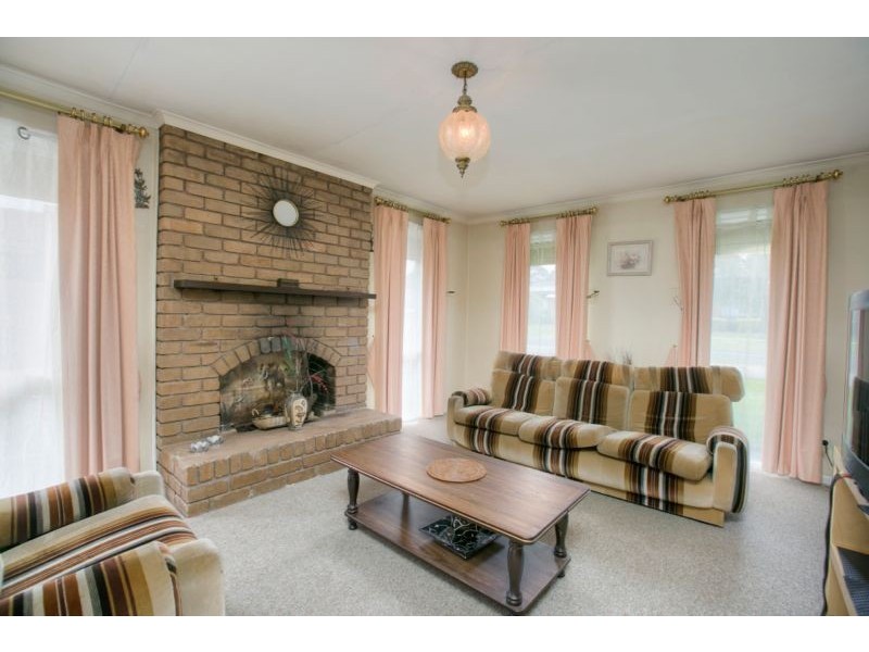 15 Loch Street, Cranbourne VIC 3977