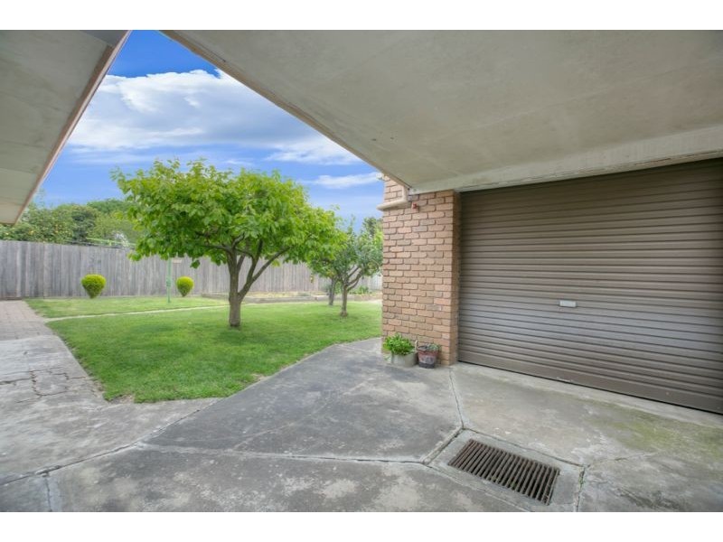 15 Loch Street, Cranbourne VIC 3977