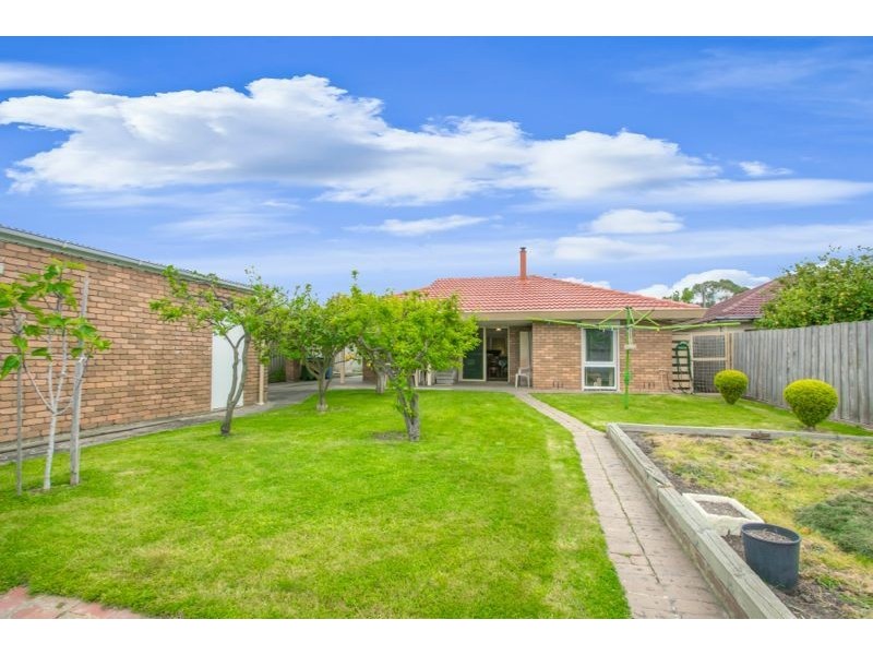 15 Loch Street, Cranbourne VIC 3977