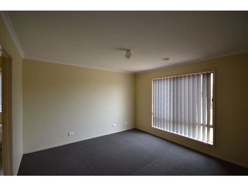 24 Genoa Way, Cranbourne West VIC 3977