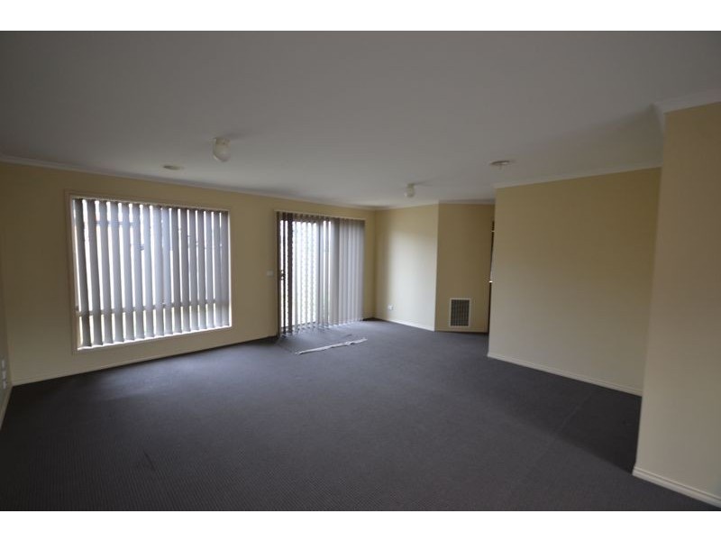 24 Genoa Way, Cranbourne West VIC 3977