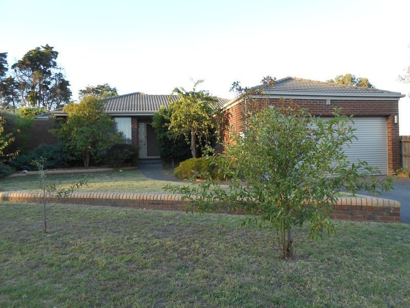 3 Loganberry Close, Cranbourne North VIC 3977