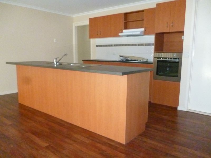 4 Gallop Close, Cranbourne East VIC 3977