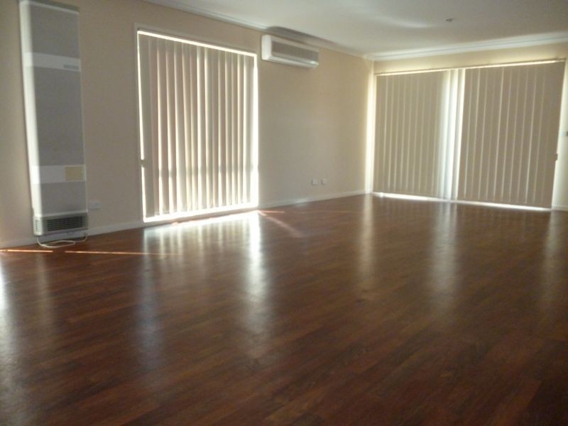 4 Gallop Close, Cranbourne East VIC 3977