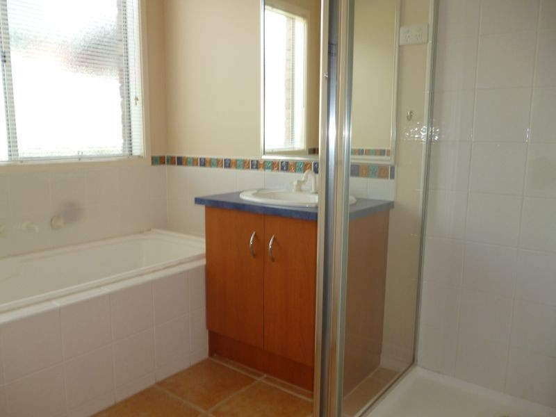 4 Gallop Close, Cranbourne East VIC 3977