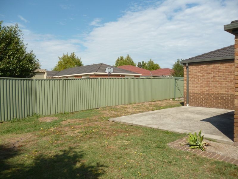 4 Gallop Close, Cranbourne East VIC 3977