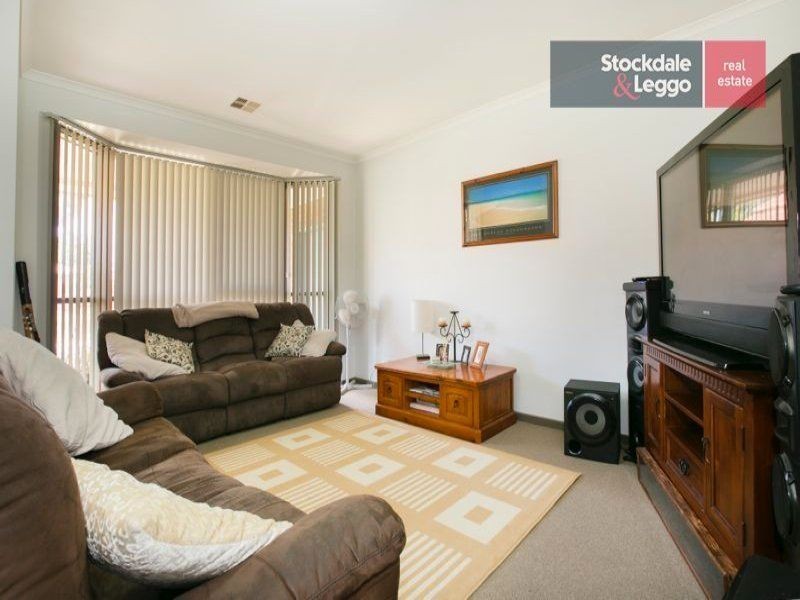 11 Frances Crescent, Cranbourne North VIC 3977