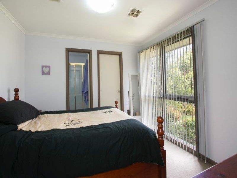 11 Frances Crescent, Cranbourne North VIC 3977