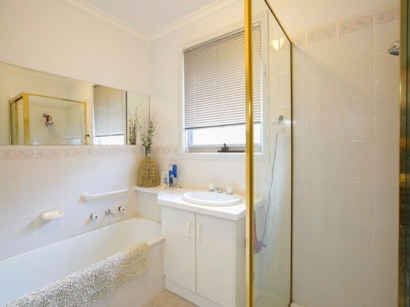 11 Frances Crescent, Cranbourne North VIC 3977