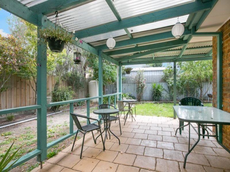 11 Frances Crescent, Cranbourne North VIC 3977