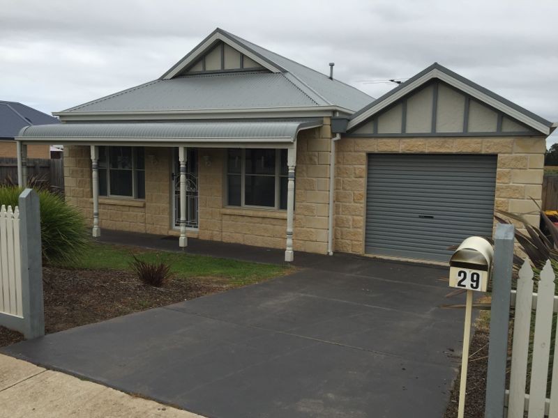 29 Clifford Drive, Drouin VIC 3818