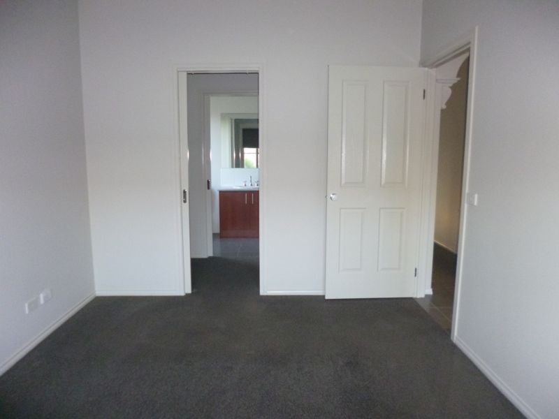 29 Clifford Drive, Drouin VIC 3818