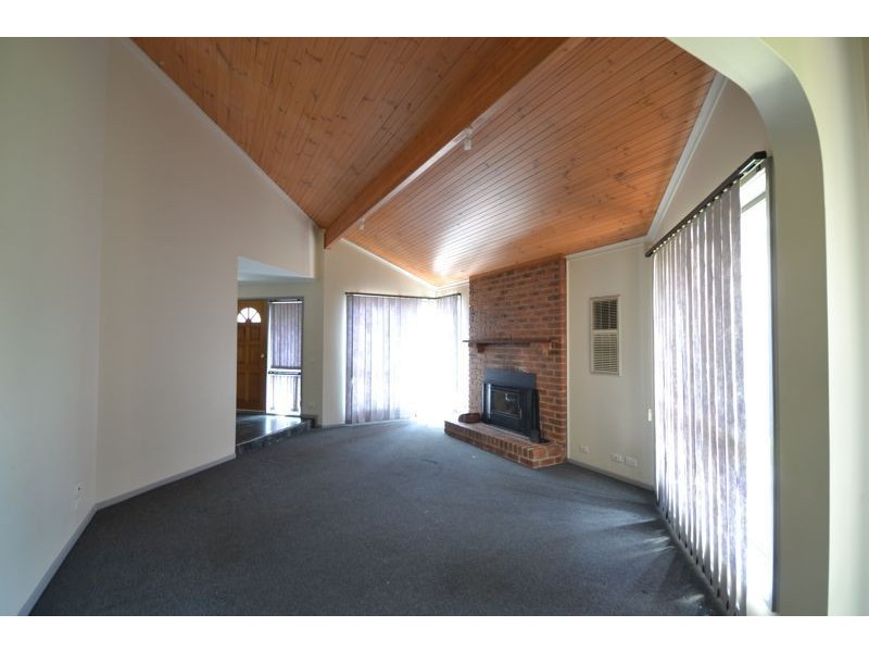 5 Yew Court, Cranbourne North VIC 3977