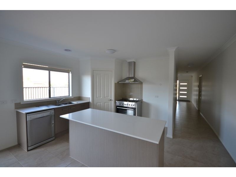 10 Ventasso Street, Clyde North VIC 3978