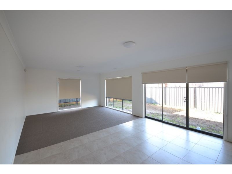 10 Ventasso Street, Clyde North VIC 3978