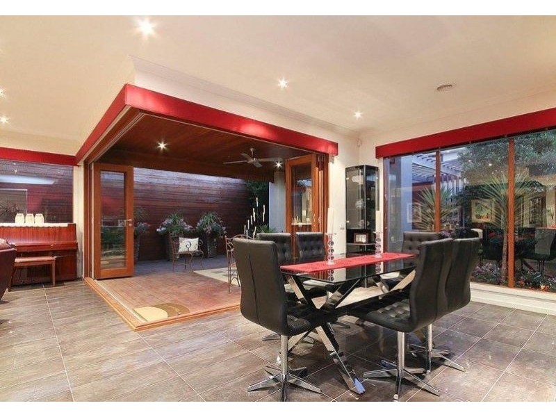 7 Nature Circuit, Cranbourne North VIC 3977