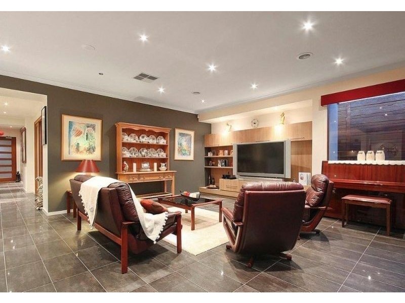 7 Nature Circuit, Cranbourne North VIC 3977