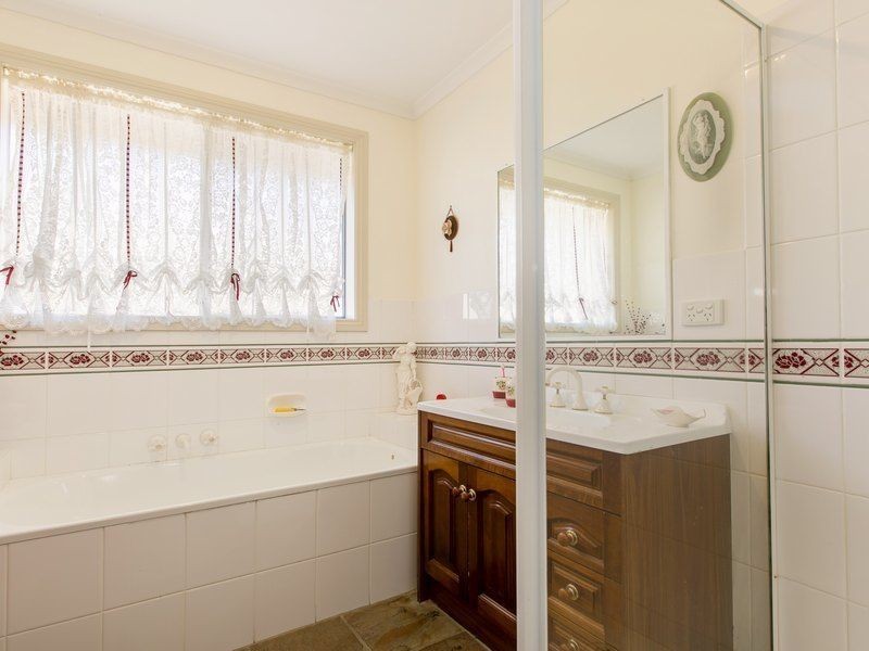 15 Foxglove Court, Cranbourne North VIC 3977