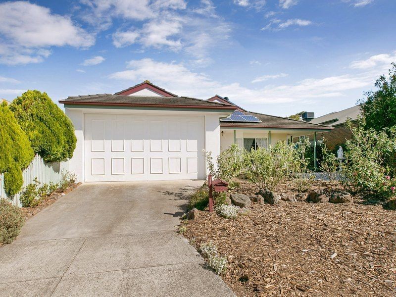 15 Foxglove Court, Cranbourne North VIC 3977