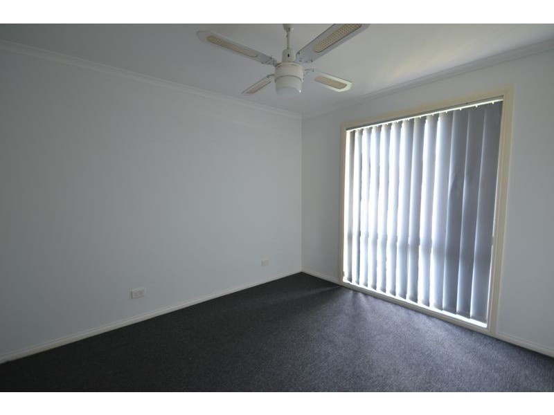 33 Bernborough Avenue, Cranbourne West VIC 3977