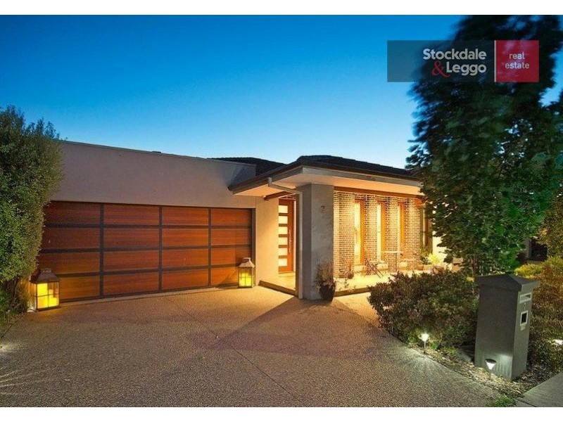 7 Nature Circuit, Cranbourne North VIC 3977