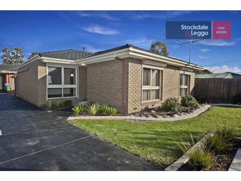 1/2 Evelyne Avenue, Cranbourne VIC 3977