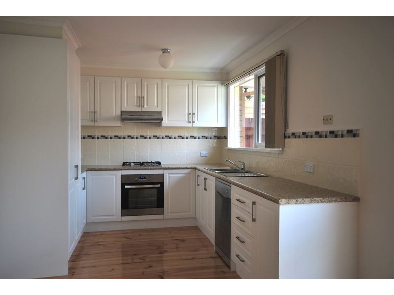 1/2 Evelyne Avenue, Cranbourne VIC 3977