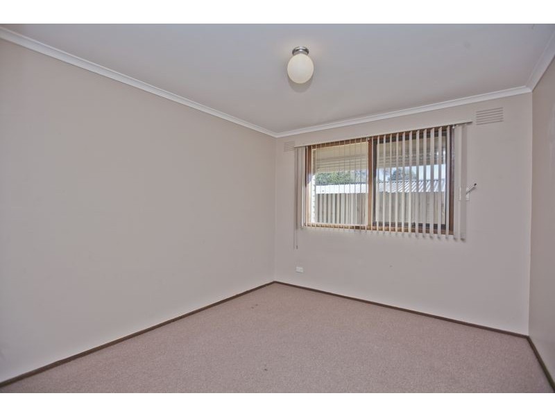 1/2 Evelyne Avenue, Cranbourne VIC 3977