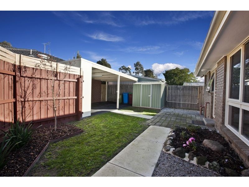 1/2 Evelyne Avenue, Cranbourne VIC 3977