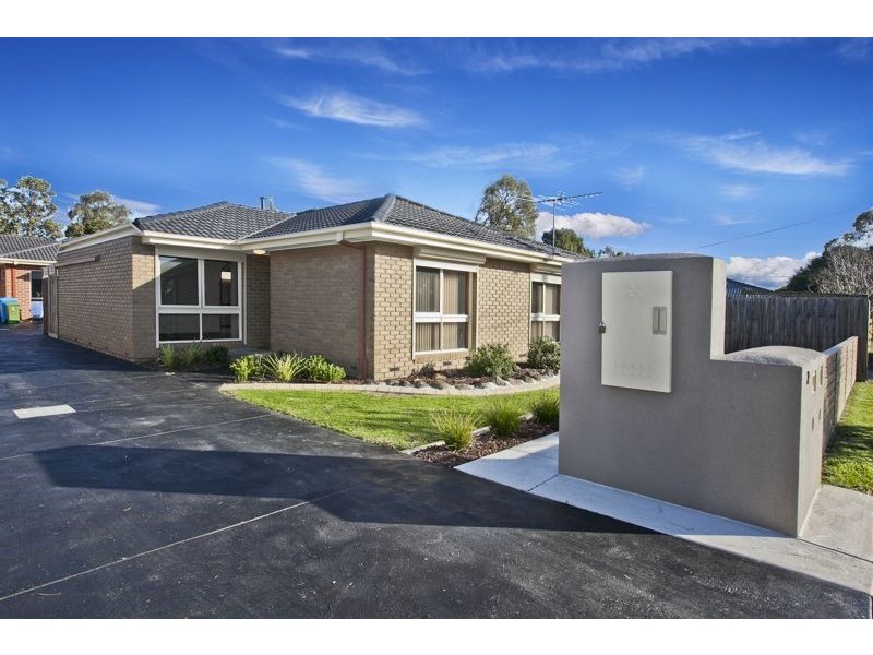 1/2 Evelyne Avenue, Cranbourne VIC 3977