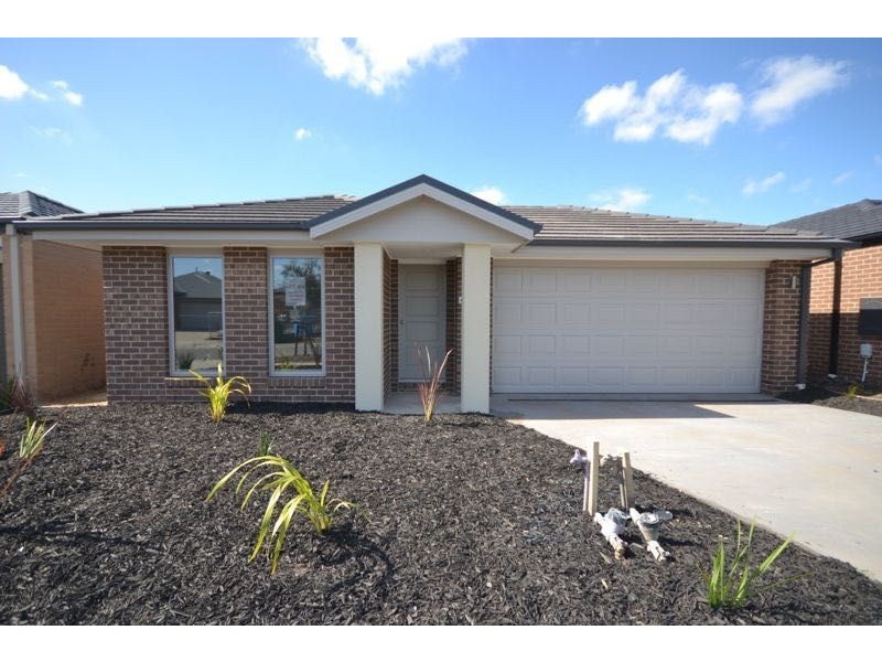 26 Canmore Street, Cranbourne East VIC 3977