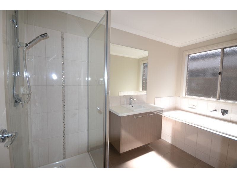 26 Canmore Street, Cranbourne East VIC 3977