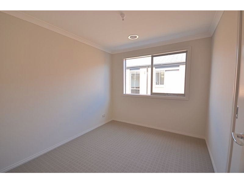 26 Canmore Street, Cranbourne East VIC 3977