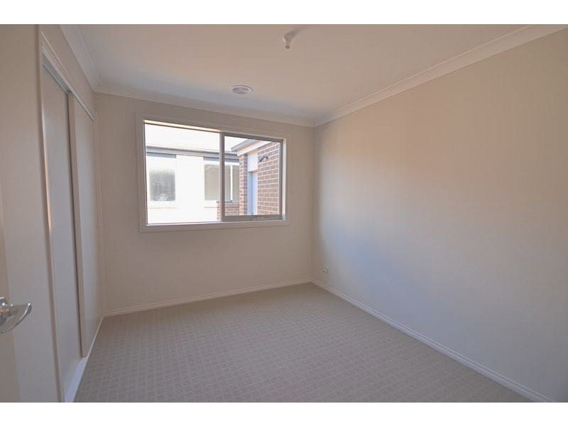 26 Canmore Street, Cranbourne East VIC 3977