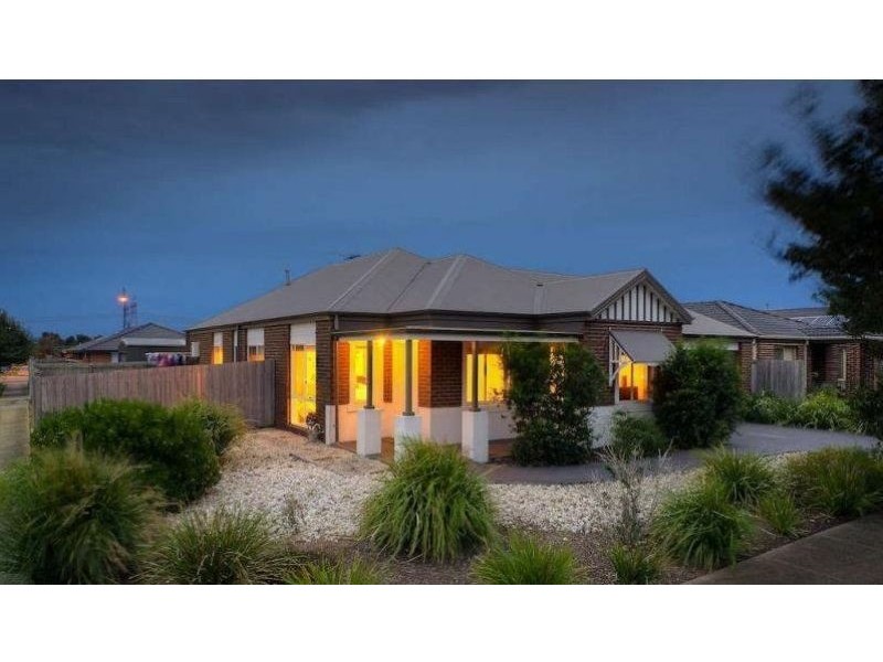 38 Phoenix Avenue, Cranbourne VIC 3977