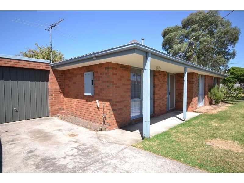 2/34 Fenfield Street, Cranbourne VIC 3977