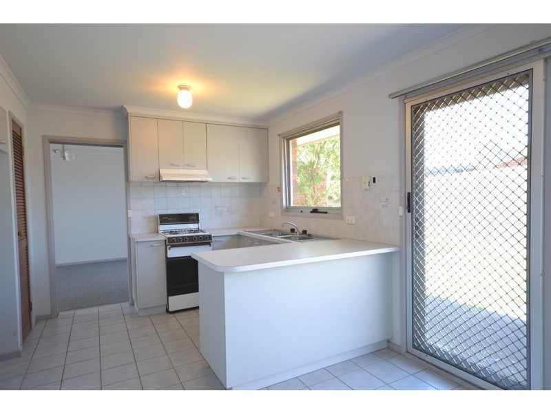 2/34 Fenfield Street, Cranbourne VIC 3977