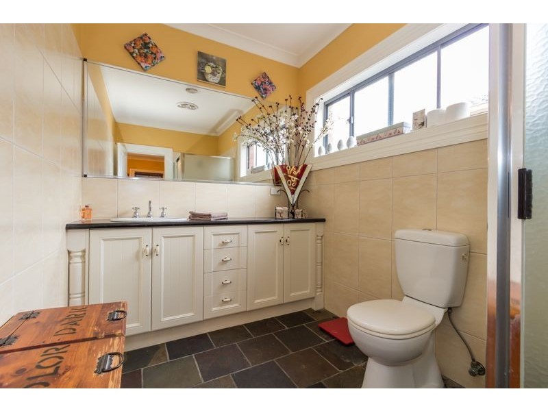 33 Dunferline Crescent, Cranbourne VIC 3977