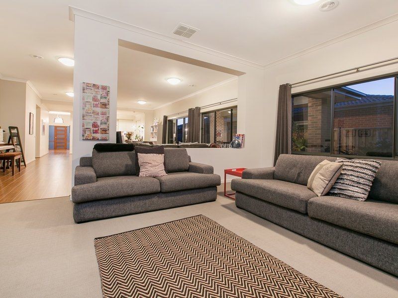 71 Charlbury Crescent, Cranbourne North VIC 3977