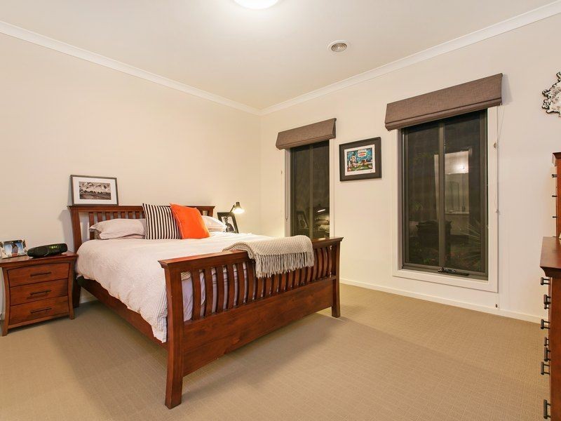 71 Charlbury Crescent, Cranbourne North VIC 3977