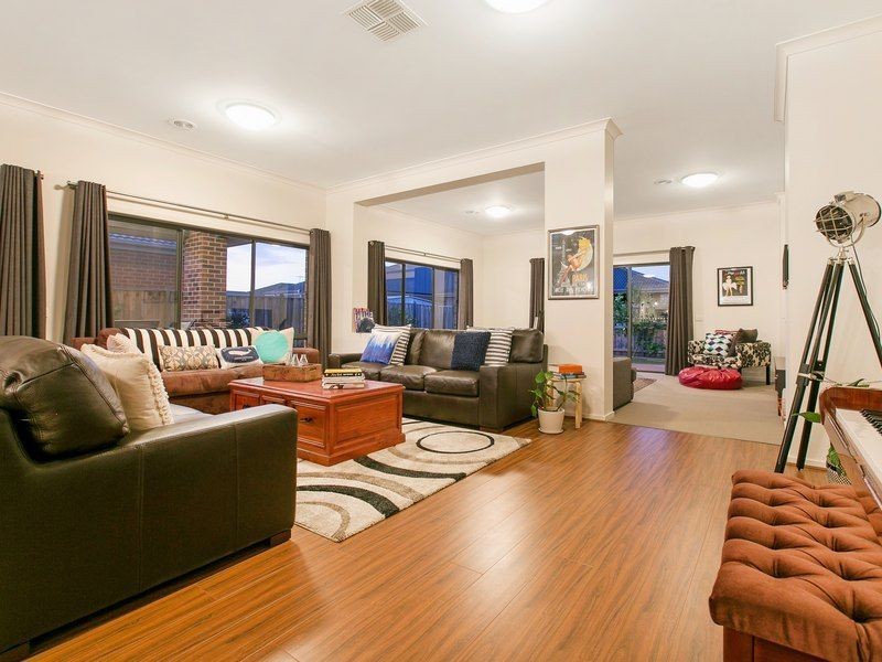 71 Charlbury Crescent, Cranbourne North VIC 3977