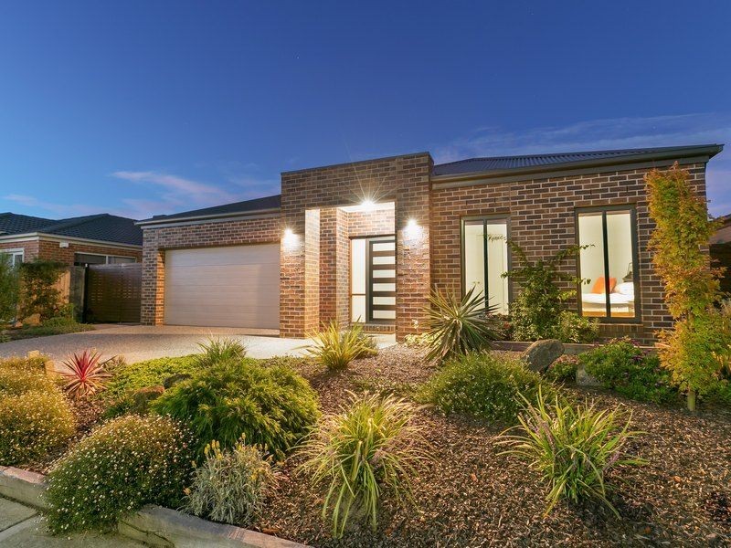 71 Charlbury Crescent, Cranbourne North VIC 3977