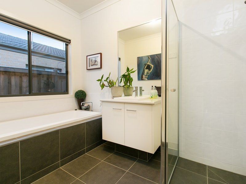 71 Charlbury Crescent, Cranbourne North VIC 3977