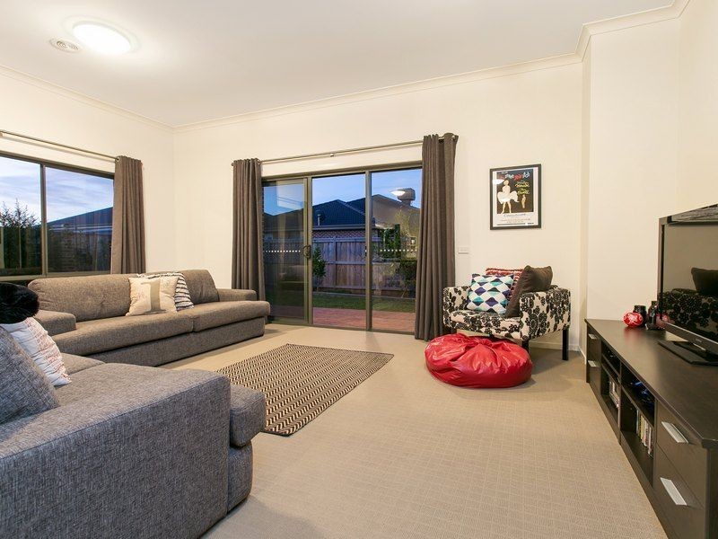 71 Charlbury Crescent, Cranbourne North VIC 3977