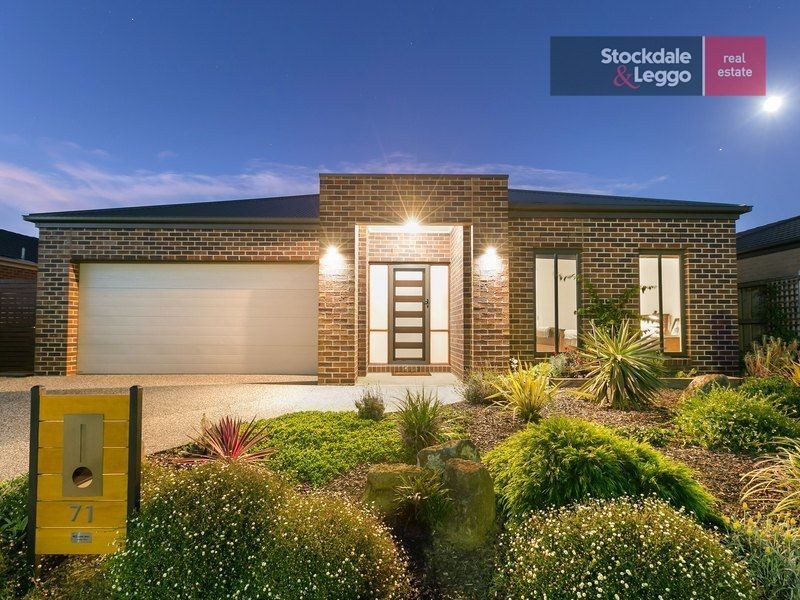 71 Charlbury Crescent, Cranbourne North VIC 3977