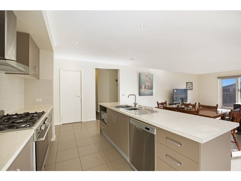 7 Dusky Bells Drive, Cranbourne West VIC 3977