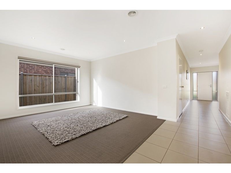 7 Dusky Bells Drive, Cranbourne West VIC 3977